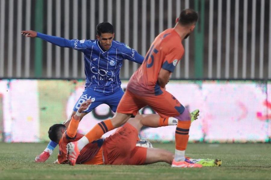 مهر تایید فدراسیون روی تصمیمات بنیادی‌فرد در بازی استقلال و پادیاب
